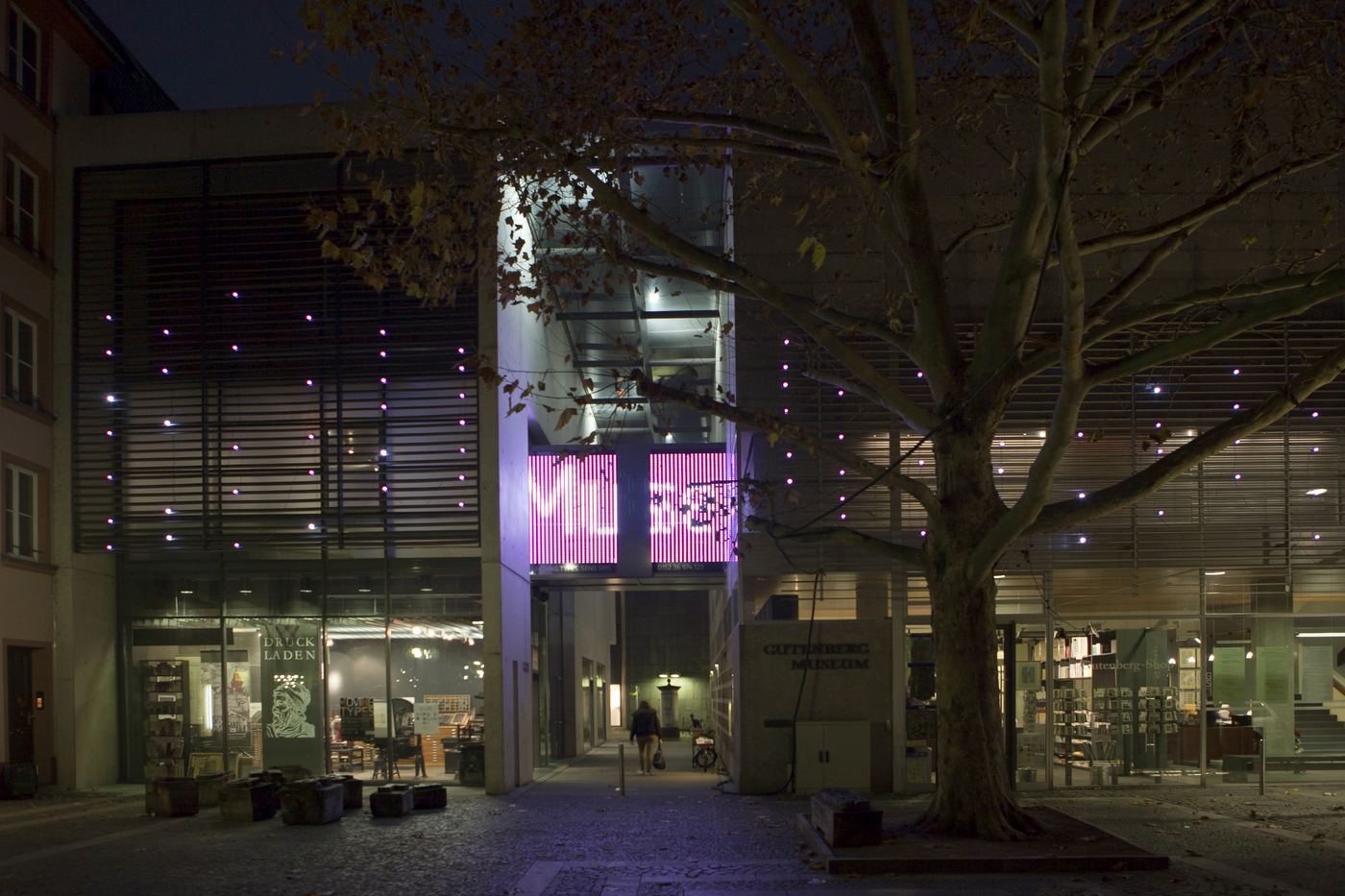 The same view, letters in violet on the bridge