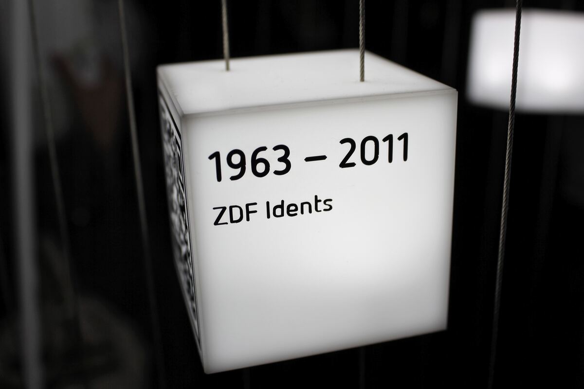 A large story cube labelled ‘1963 – 2011, ZDF Idents’ hanging among smaller cubes